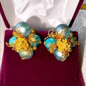 Vintage Art Deco Cluster Beaded Clip-on Earrings Turquoise Blue Green Gold Metal